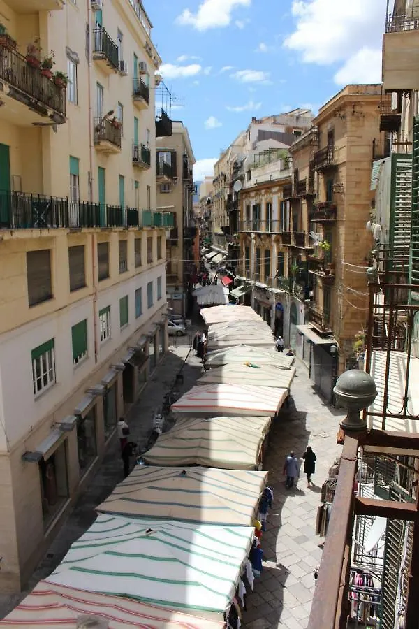 B&B Bandiera 77 Palermo 2*,  Italia